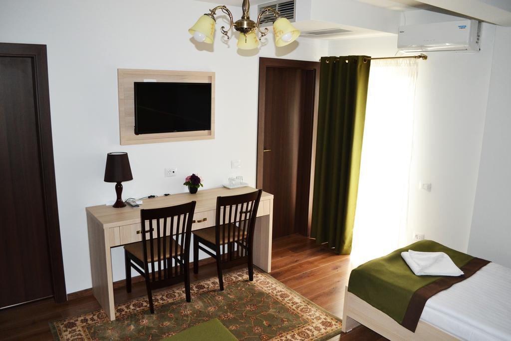 Casa Caroli Ξενοδοχείο Târgu Jiu Εξωτερικό φωτογραφία