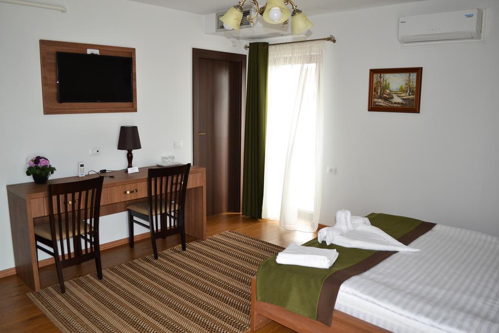 Casa Caroli Ξενοδοχείο Târgu Jiu Εξωτερικό φωτογραφία