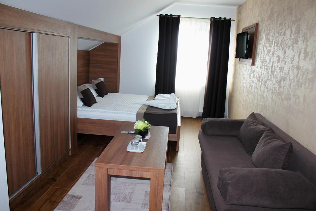 Casa Caroli Ξενοδοχείο Târgu Jiu Εξωτερικό φωτογραφία