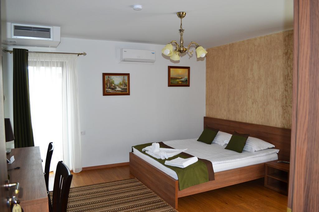 Casa Caroli Ξενοδοχείο Târgu Jiu Εξωτερικό φωτογραφία