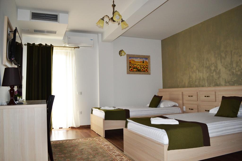 Casa Caroli Ξενοδοχείο Târgu Jiu Εξωτερικό φωτογραφία